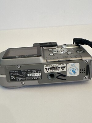 Sony DSC-P10 CYBER SHOT Digital Still Camera NO BATTERY or MEMORY