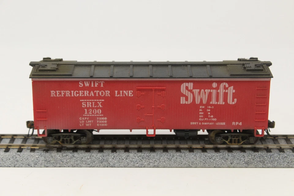 HO Varney 40' 木质冷藏 Swift SRLX 1200 RTR 红色 超细 — 第 2/4 张图片