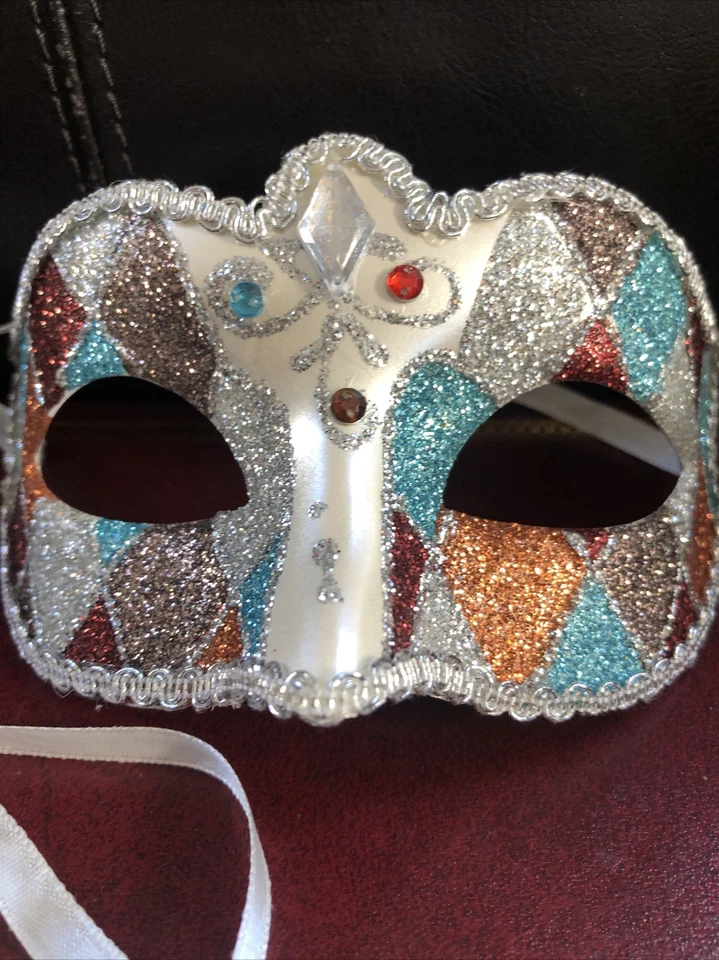 Máscara de máscara pintada à mão feita em Veneza Itália para Pier 1 Importações Prata - Imagem 2 de 4