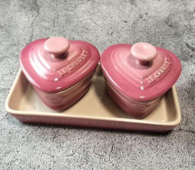 LE CREUSET ハート型鍋 ピンク　アンティークローズ Le Creuset Heart Cocotte Putite Ramekin D'Amour Tray Set Pink Near