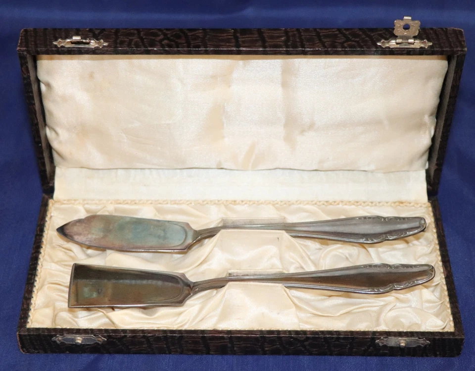 Versilbertes Butter- und Käsemesser Wellner gemarkt GOWE 90 im Etui Vorlegeteile - Bild 2 von 4