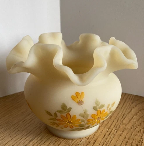 Fenton Custard Satin Glass Ruffled Rose Bowl Vase Hand Painted Daisies Signed