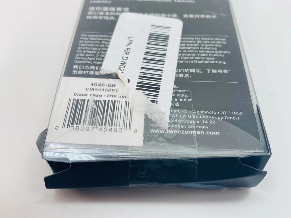 Juego de pinzas Tweezerman Petite - Pinzas inclinadas y puntiagudas con estuche de viaje Foto 4 de 4