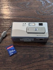 HP PhotoSmart 435 3.1 MP Digital Camera W/256MB SD CARD - Silver Tested & Works