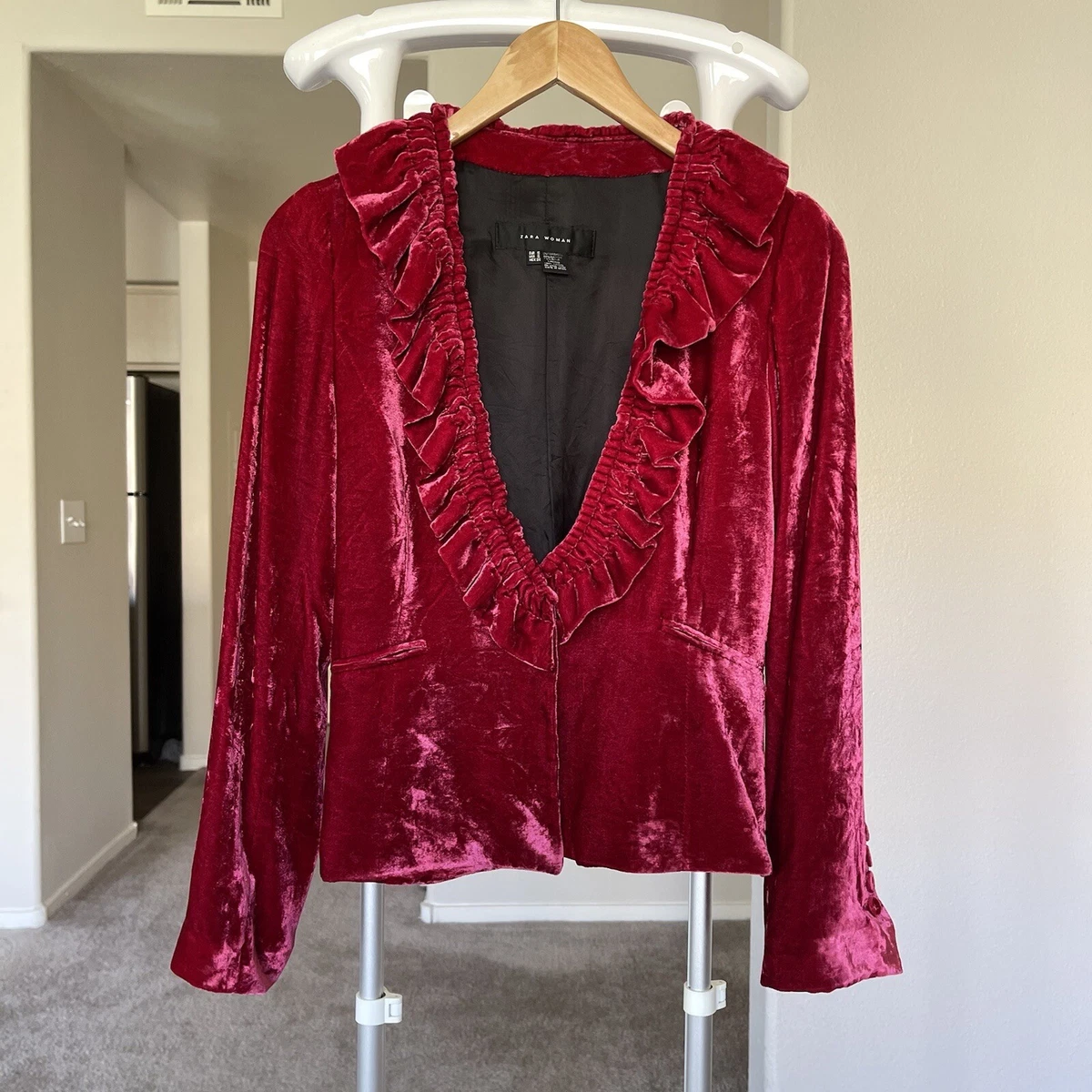 Zara velvet blazer with ruffles Outlet