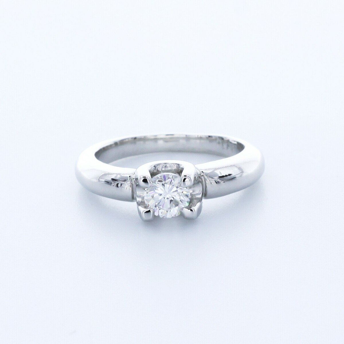 D/VS2 Round Natural Diamond Platinum Classic Solitaire
