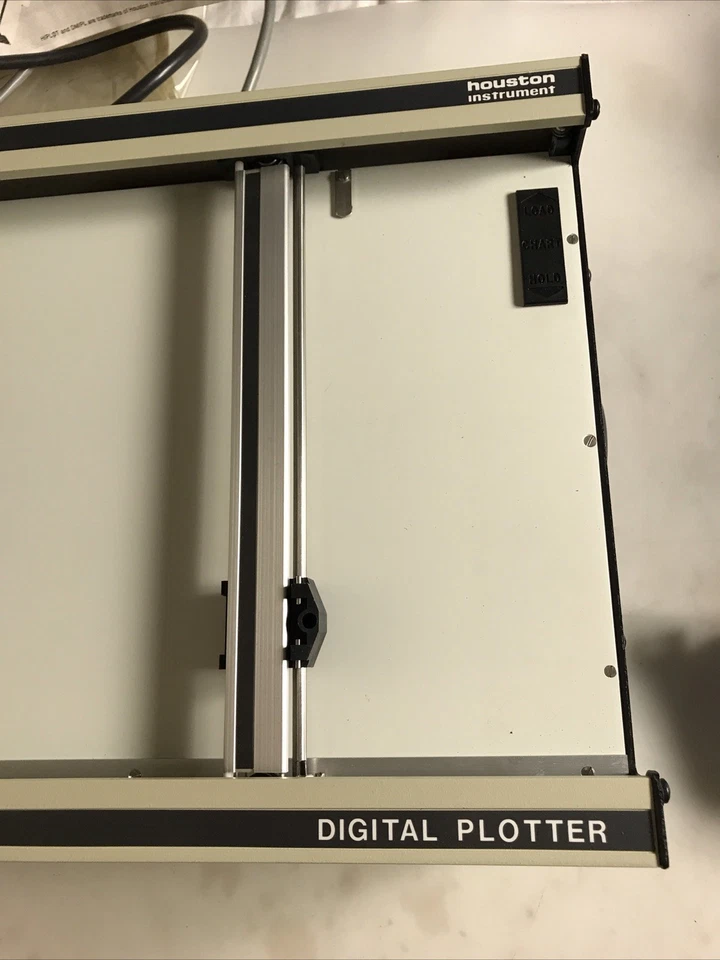Houston HiPlot DMP-3 Stiftplotter 115/230 VAC mit 25-poligem Stecker - ohne Stifte - Bild 2 von 4