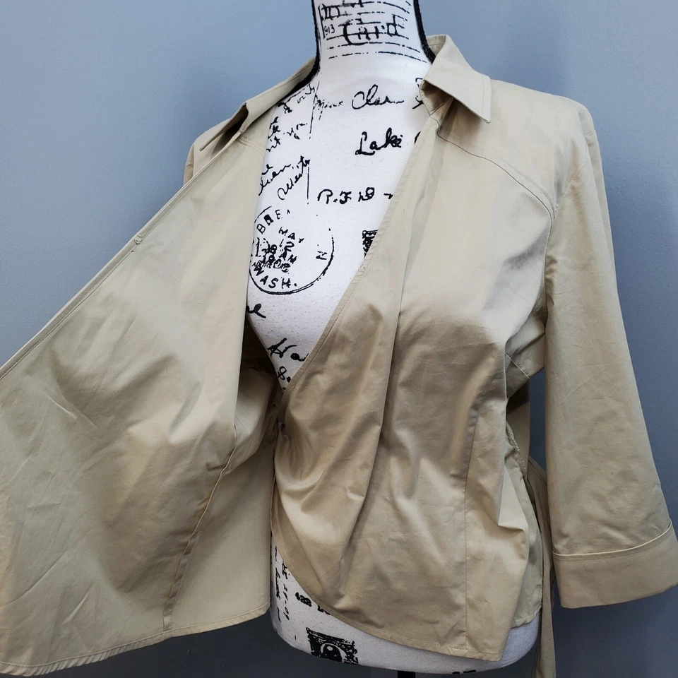 Top envolvente East 5th para mujer Petite 16 marrón algodón lazo cintura manga larga cuello Foto 4 de 4