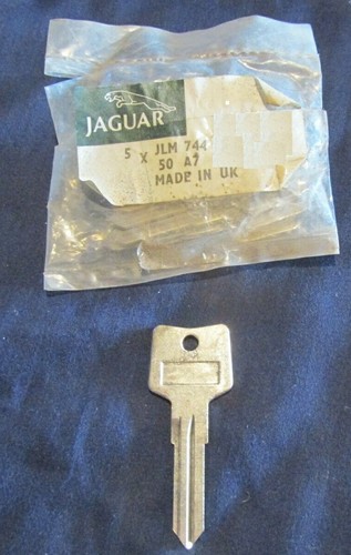 NEW OLD STOCK RARE GENUINE JAGUAR XJS BLANK key JLM744 WITH GROWLER - Picture 6 of 7