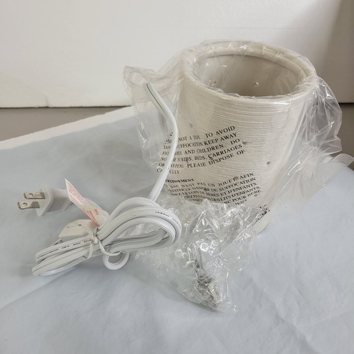 Scentsy Full Size Wax Warmer New in Box White "Etched Core" Bulb Matte Finish - Picture 21 of 24