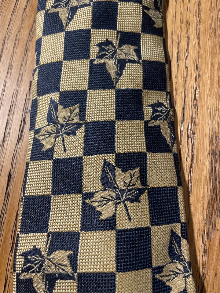 Corbata de seda vintage usada en excelente estado Tino Cosma para hombre hecha en Italia a cuadros/hojas Foto 3 de 4