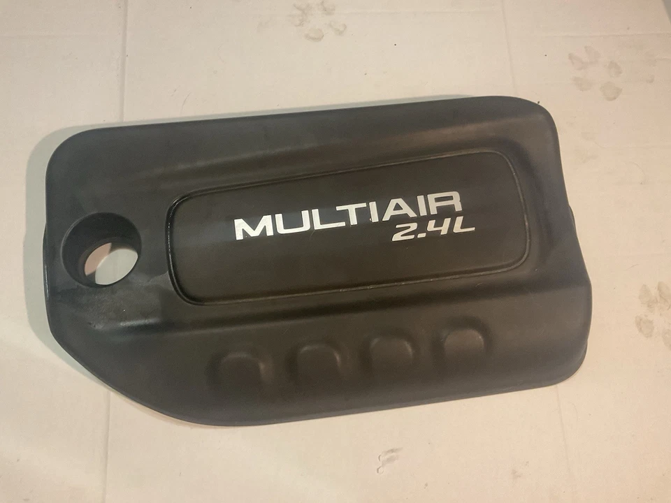 Cubierta del motor Dodge Dart 2.4 2013-2023 2014 2015 2016 2017 2018 2019 Foto 2 de 3