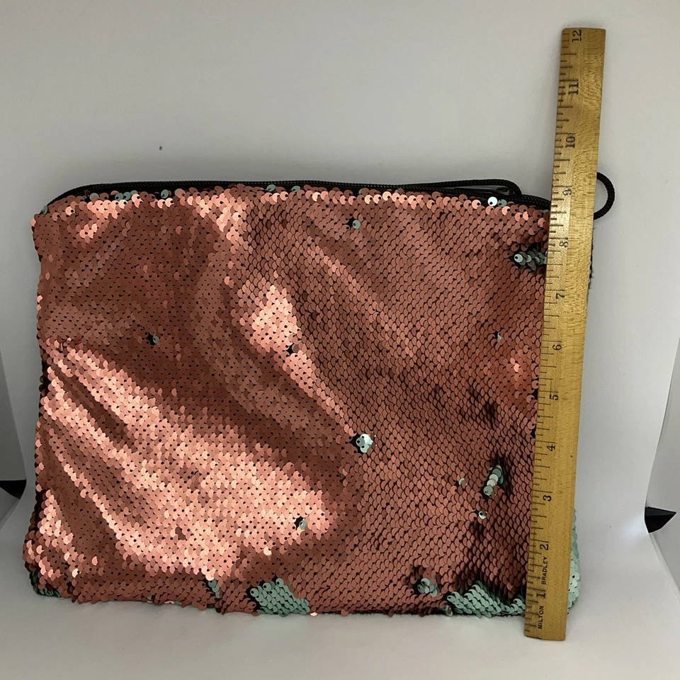 Bolso reversible con cremallera de piel sintética verde Lt con lentejuelas de oro rosa Foto 3 de 4