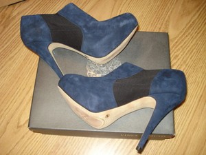vince camuto navy shoes