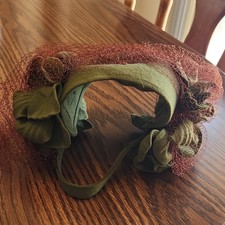 Women s Green Fascinator Headpiece w/ Red Net Veil, Fabric Flowers, Formal