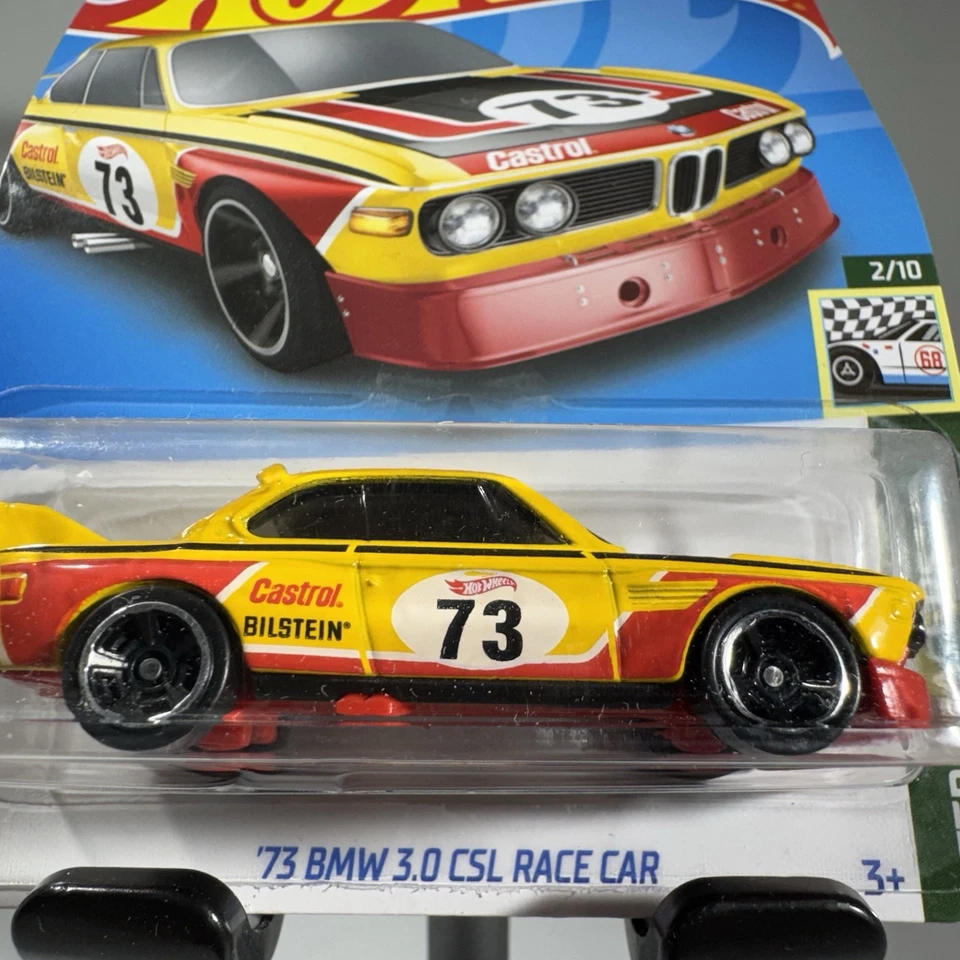 Hot Wheels 2022 ~ Coche de carreras BMW 3.0 CSL '73 ~ Super Treasure Hunt - Tarjeta arrugada Foto 2 de 4