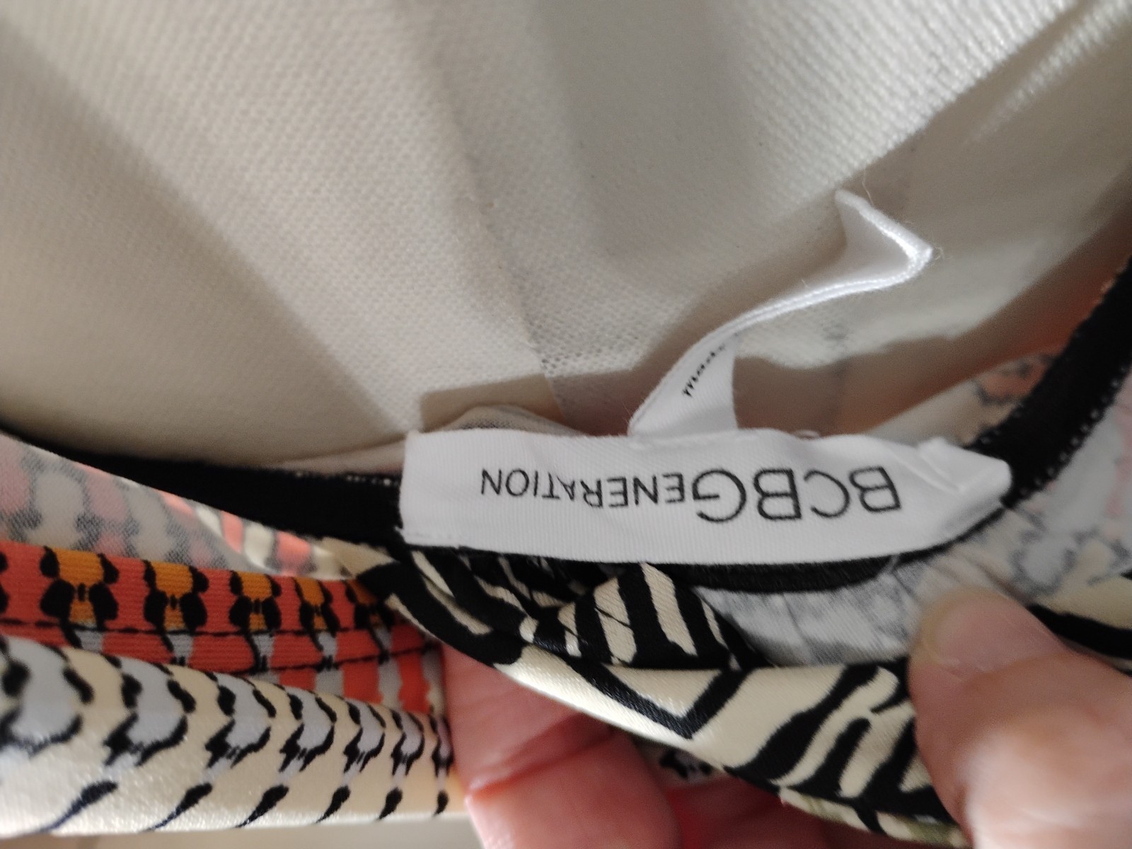 BCBGeneration Patterned Sleeveless Low V-Neck Bod… - image 10