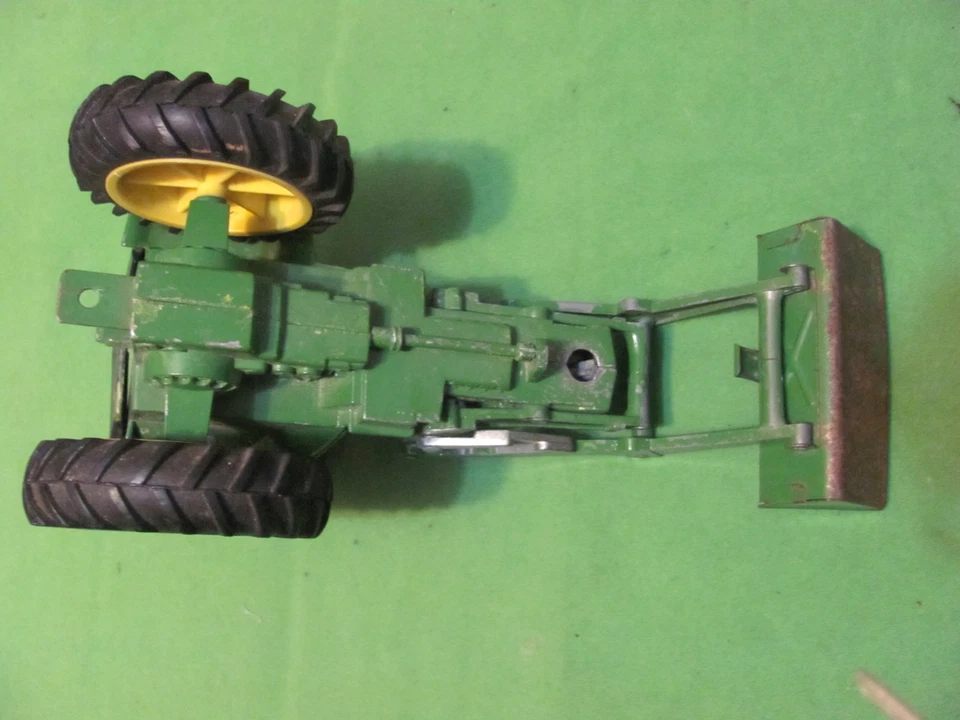 Vintage John Deere Farm Agriculture Tractor Front Loader Selling for Parts Only - Image 4 of 4