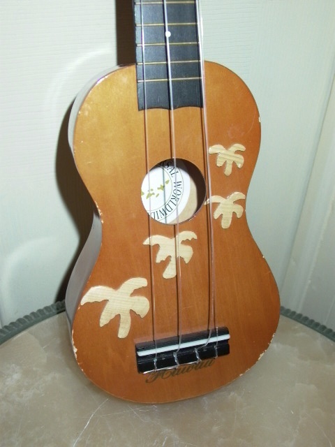 ウクレレ：ホヌデザイン Universal Worldwide Trading Inc. ウクレレ：ホヌデザイン Universal Worldwide Trading Inc.