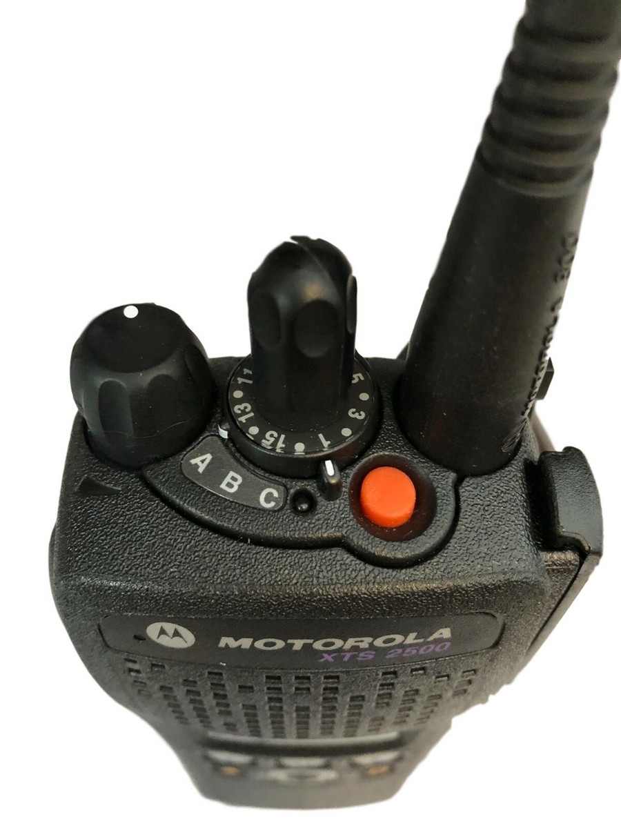 Motorola XTS2500 Model 2 700/800Mhz P25 Digital Portable Radio IS