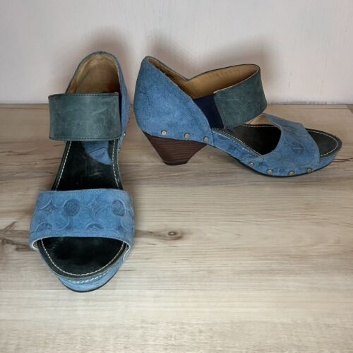 JOHN FLUEVOG Low Rule Selma Heel Sandals Blue Embossed Suede Vintage Women 7