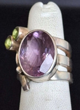 MODERNIST 925 STERLING SILVER AMETHYST AND PERIDOT RING SIZE 6