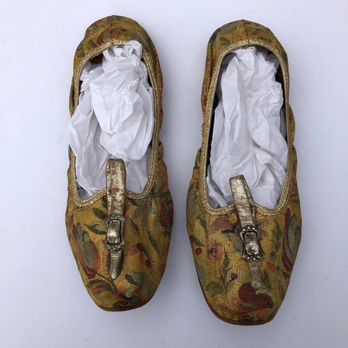 Antique 40s-50s gold floral flat silk brocade slippers 6-6.5M-charming!
