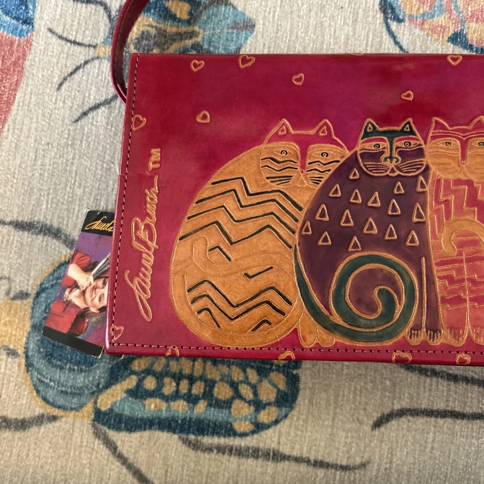 Bolso de Mano Laurel Burch Cuatro Gatos Cuero Rojo/Fuchia/Rosa De Colección *RARO* NUEVO CON ETIQUETAS Foto 3 de 4