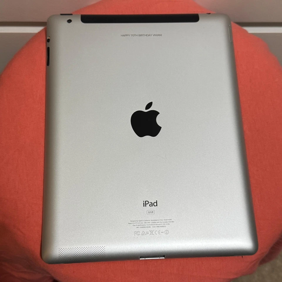 Apple iPad (3rd Generation) 32GB White[A1430] [iPad3, 3] Wifi + Cellular working - Image 3 of 4