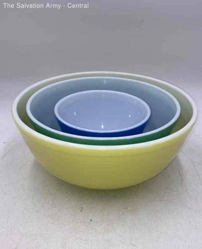 Pyrex Multicolor Collectible Kitchenware Round Mixing Bowl 3 Piece Set