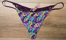 NWT Rare Vintage Victoria's Secret Feathers Silky Lace Back V-String Panties L