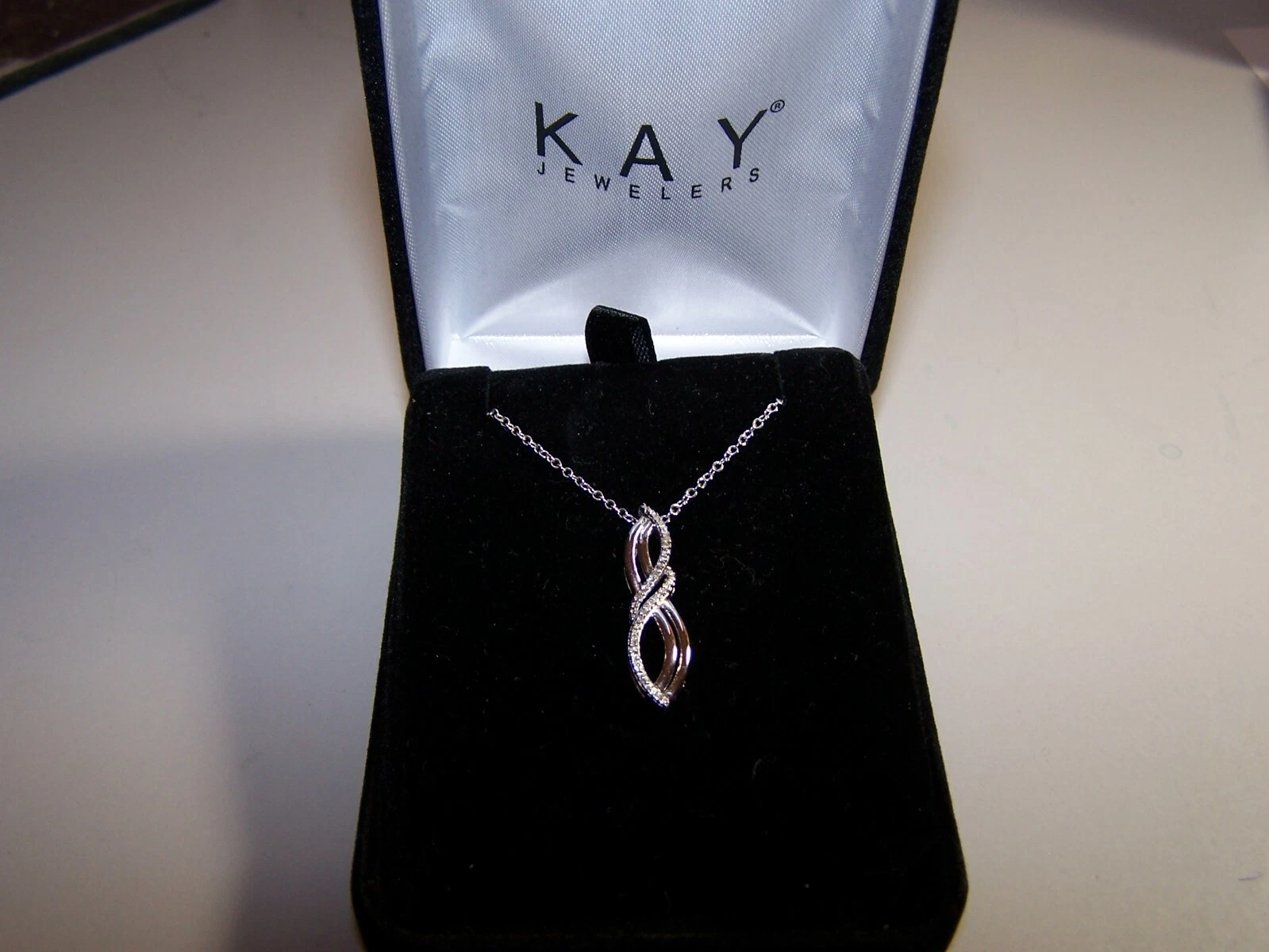NEW KAY JEWELERS DIAMOND DOUBLE INFINITY SWIRL STERLING SILVER PENDANT & CHAIN