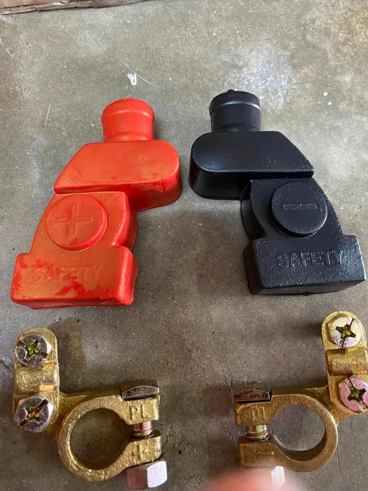 DATSUN BLUEBIRD 312 320 410 411 510 610 810 910 SSS BATTERY TERMINAL BRASS SET. - Imagem 3 de 4