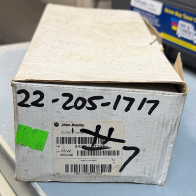 Allen Bradley 440L-P4K0320YD A GuardShield Safety Light Curtain New