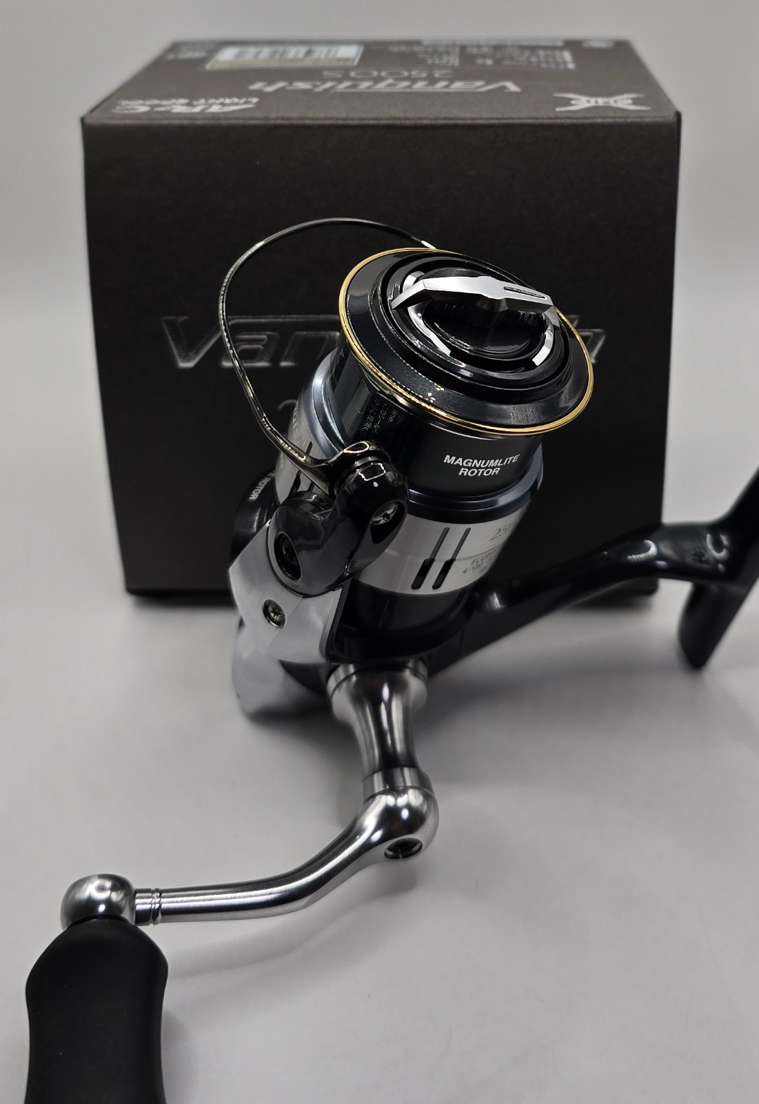 Shimano 12 Vanquish 2500S Spinning Reel from Japan