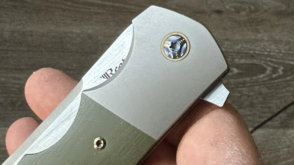 НОЖИ REATE KIRBY LAMBERT CROSSROADS БИСЕР ВЗРЫВ ТИТАНОВЫЙ ЗЕЛЕНЫЙ G-10 3,54 ДЮЙМА M390 - Изображение 4 из 4