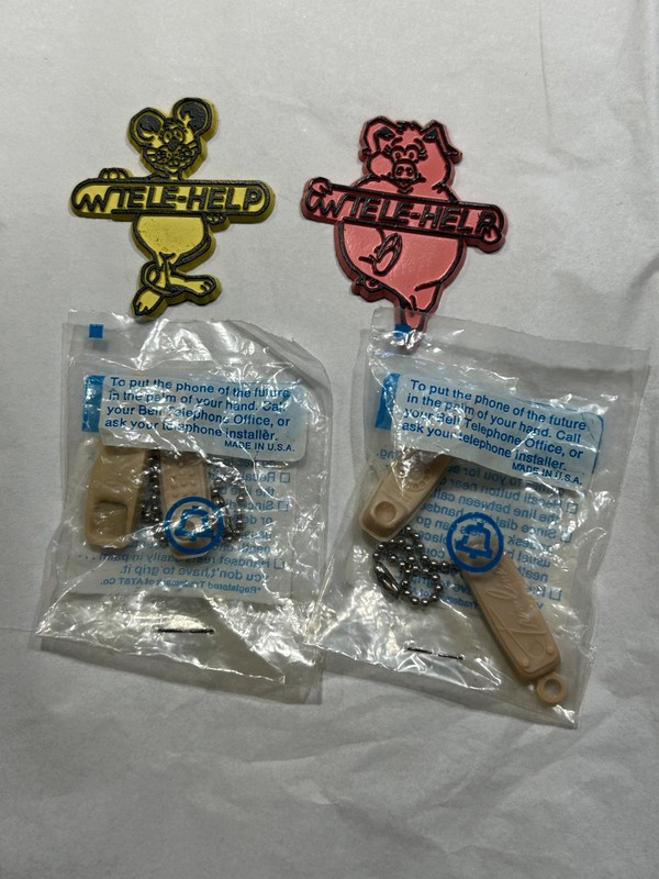 Vintage BELL TELEPHONE Trimline Telephone 2 Key Chains & 2 Magnets  USA