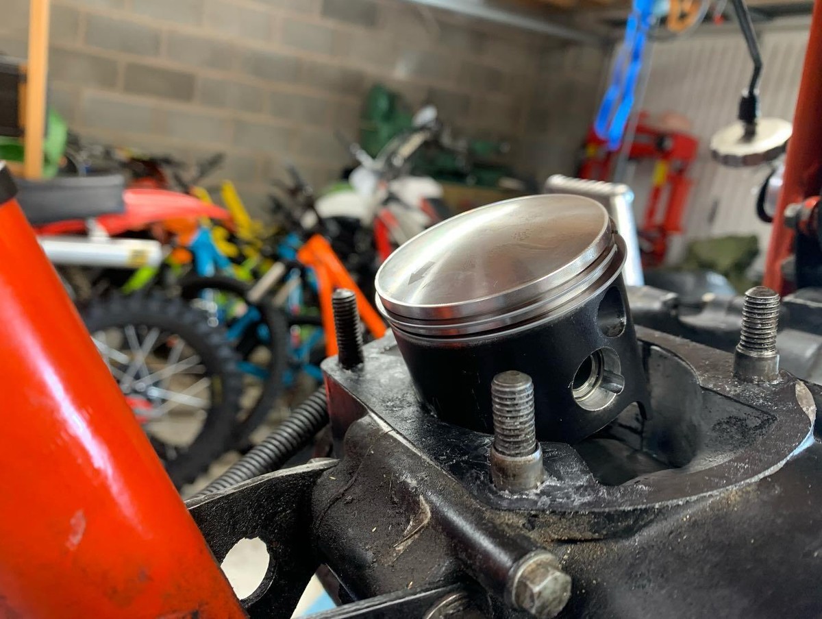 stroke motocross or enduro bike top end rebuild UK
