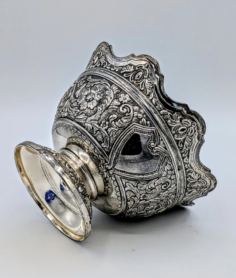 Antiga tigela floral Kutch prata indiana Repoussé com marca de leão e escudo - Imagem 4 de 4