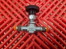 Swagelok / Whitey SS-1RF2 Manual Needle Valve 5000 PSI / 316 SS / 1/8" NPT