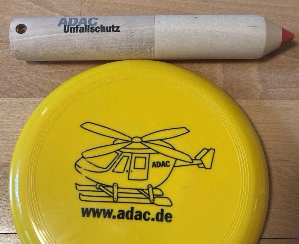 ADAC Frisbee und Buntstifte in Holzbox zum Sammeln