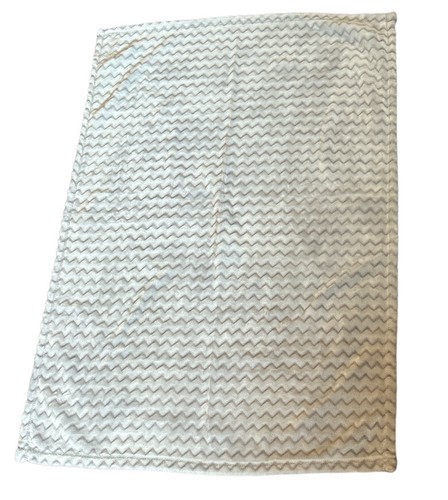 Cloud Blanket Gray Chevron Zig Zag Stripe 26” x 38” Soft Fleece - Picture 2 of 5