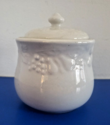 Gibson ''Fruit - Off White'' Sugar Bowl And Lid Apples, Grapes, Pears