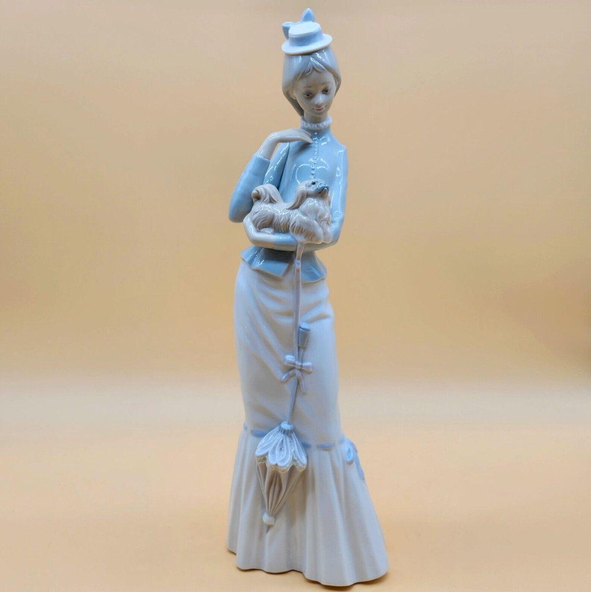 LLADRO Porcelain A Walk with the Dog Umbrella Light Blue Ribbon