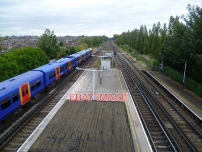 PHOTO EARLSFIELD RAILWAY STATION AND TRACKS TOWARDS CLAPHAM