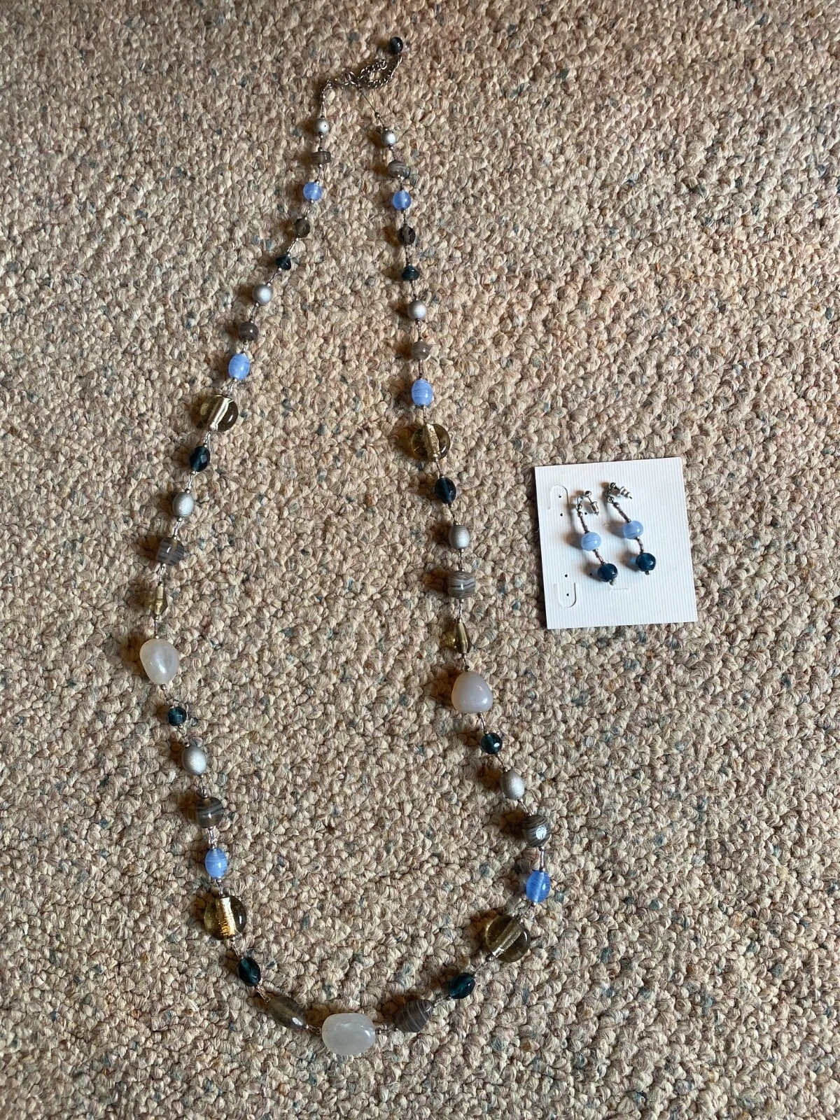 VETEMENTS Collana e orecchini Premier Designs blu grigio pietra vetro quarzo perle 42"