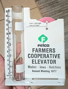 Vintage FELCO FEEDS / FARMER'S CO-OP RAIN GAUGE...Iowa Annual Meeting...NICE!