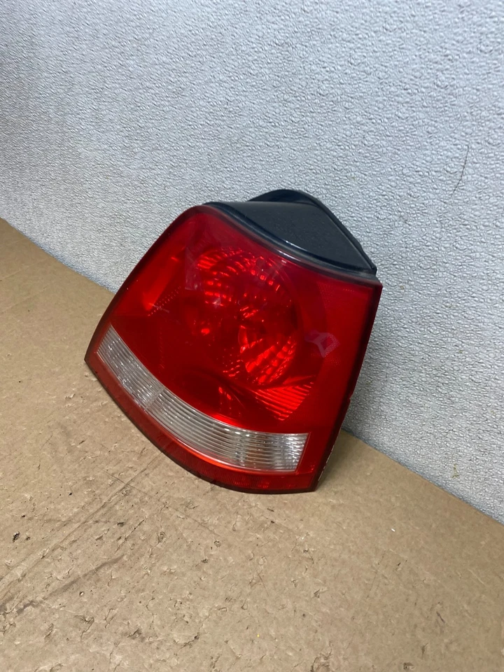 Luz trasera lateral derecha Kia Sorento 2003 a 2006 pasajero OEM V0004 DW Foto 2 de 4