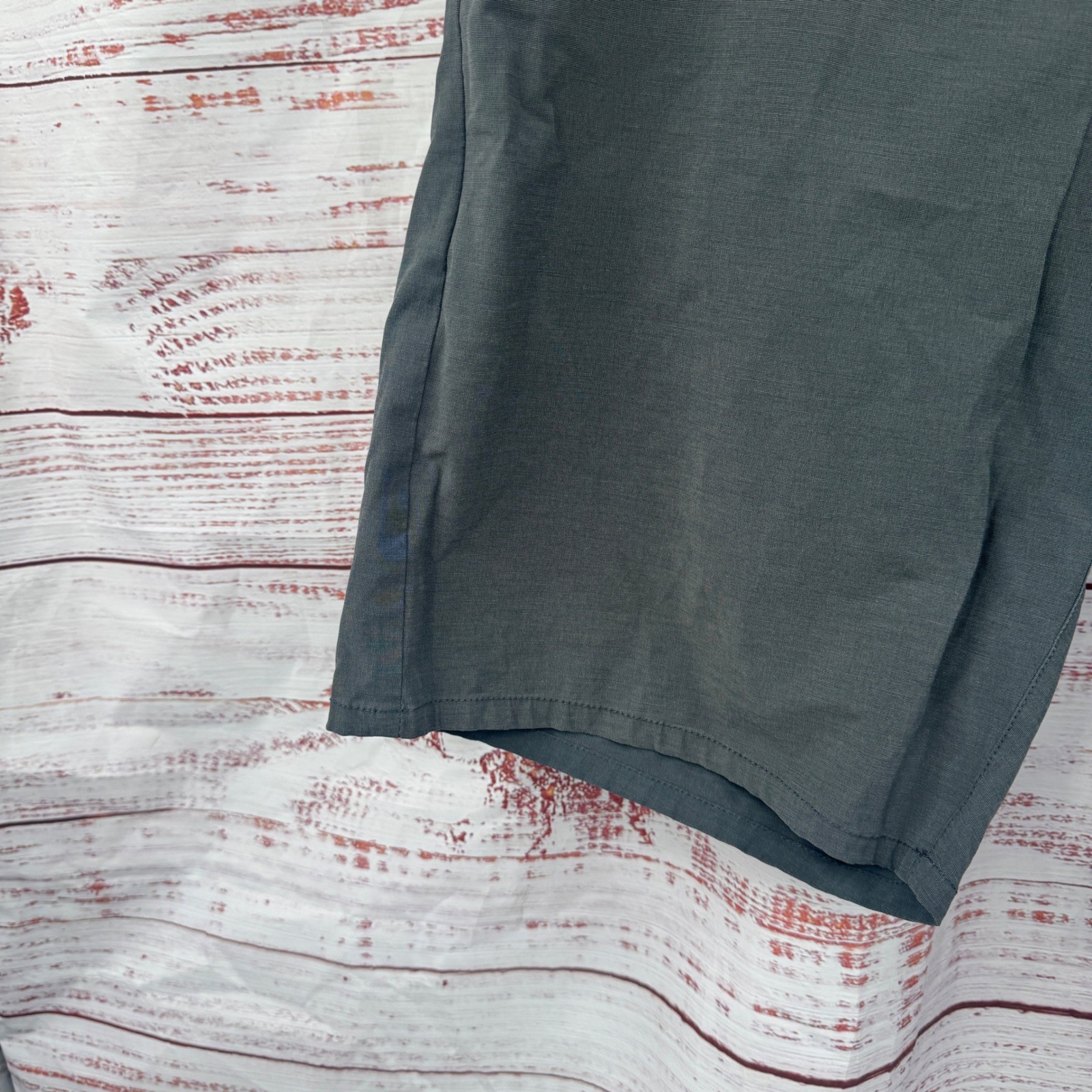 VUORI  Performance Shorts Mens Size 38 Dark Gray Quick Dry Zip Pocket Athletic