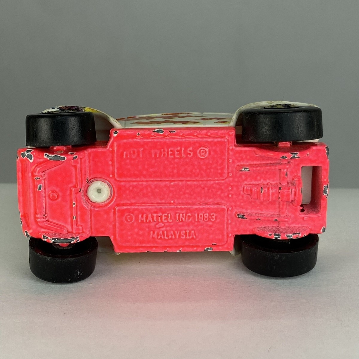 Hot Wheels 1983 Volkswagen Blazin Baja Bug White Pink Bottom